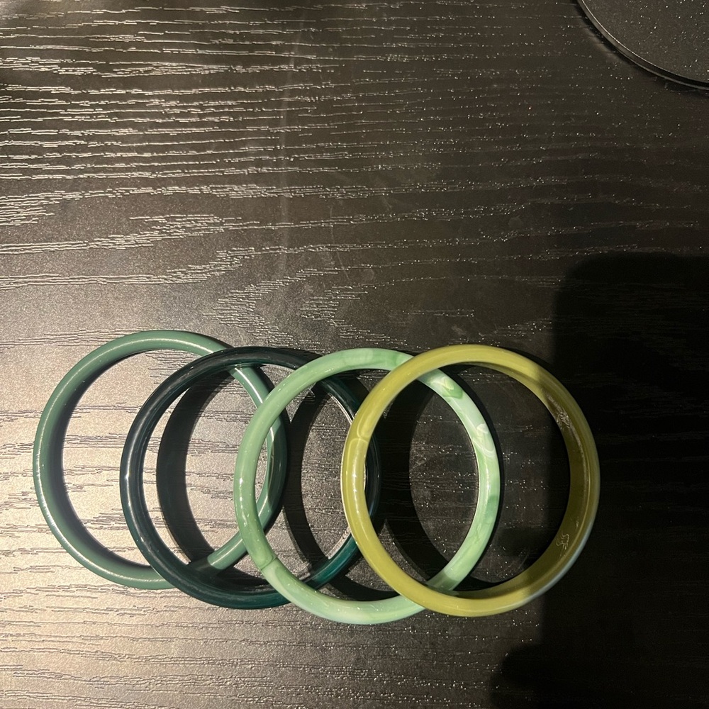 Set of 4 Green Bangles